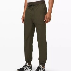 Lululemon Men’s ABC Jogger Army Green Size L